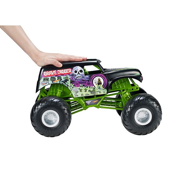 Hot Wheels Monster Jam Giant Grave Digger Truck - New